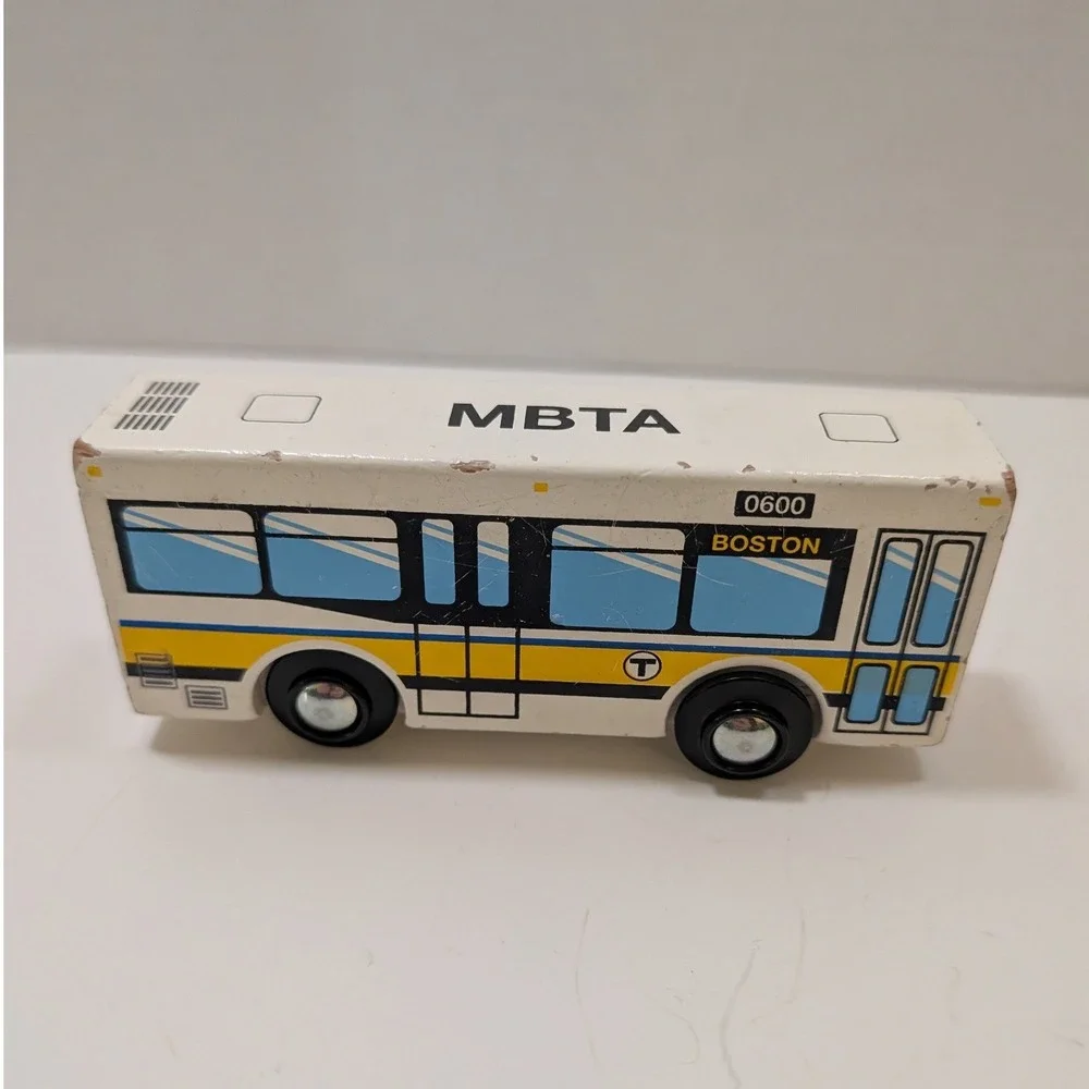 MBTA Boston Wooden Bus Toy White Blue Yellow Massachusetts Transit Maxim Ent‎